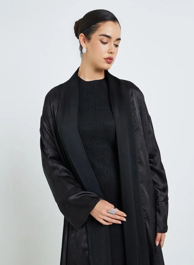 أميرة عباية بقصة واسعة مع وشاح